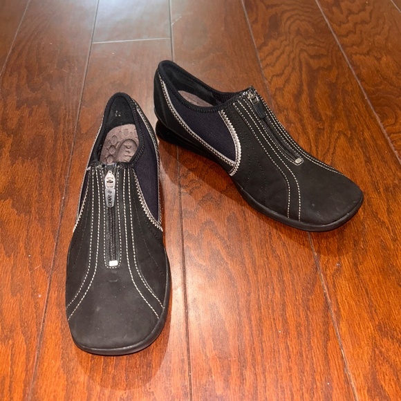 Privo by Clarks women’s slip on Shoes black comfortable sneakers flats zipper - Picture 11 of 12